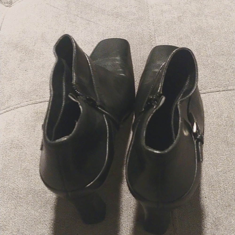 Black Ankle Boots Size 10 Bandolino
